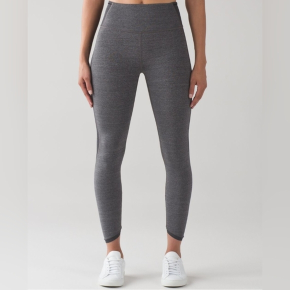 Lululemon Featherlight Tight Size 4. - Picture 2 of 15